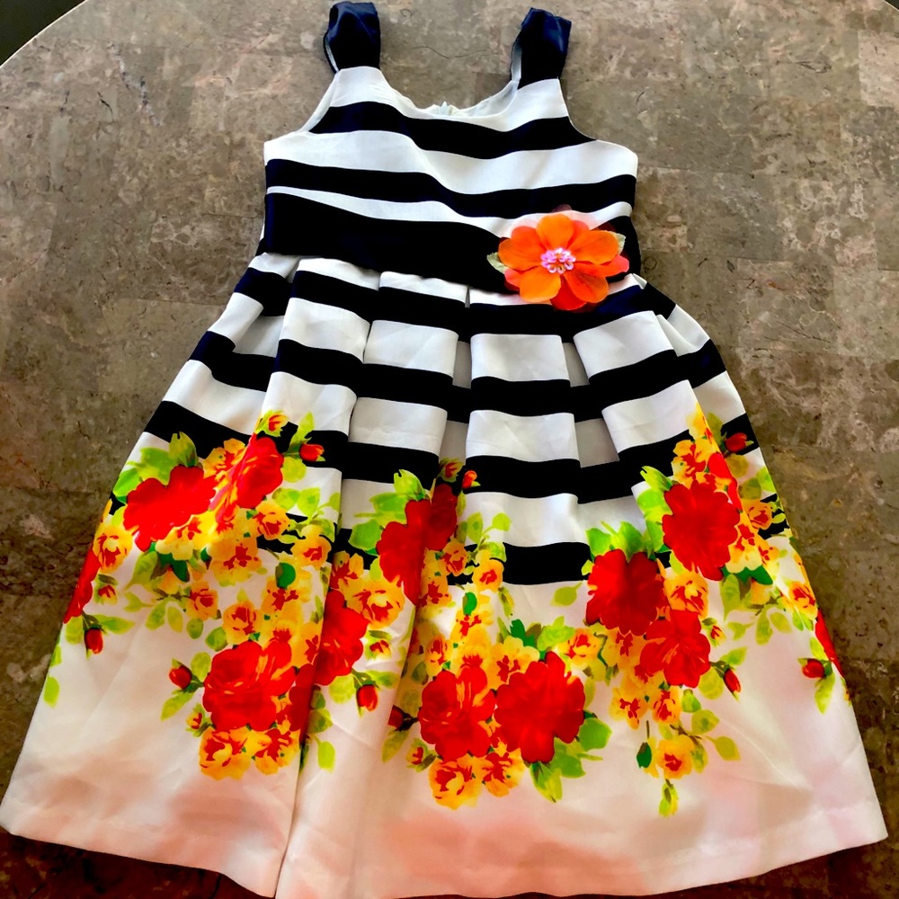 🎊 Brand New Girl Dress - size 6